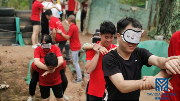 卖上银香蕉视频APP下载的小女孩带您走进香蕉视频TV下载传动团建